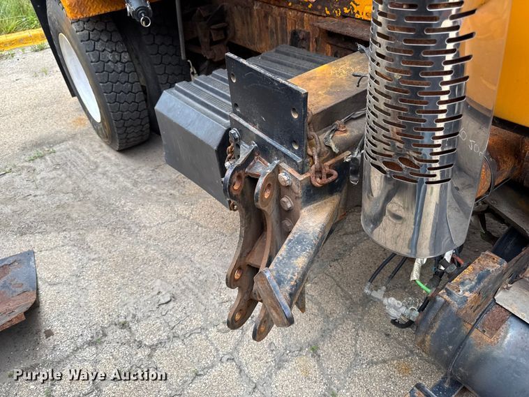 image for item FB5834 2010 International 7400 dump truck
