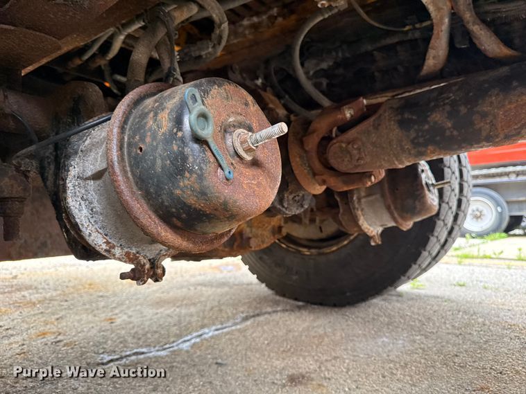 image for item FB5834 2010 International 7400 dump truck