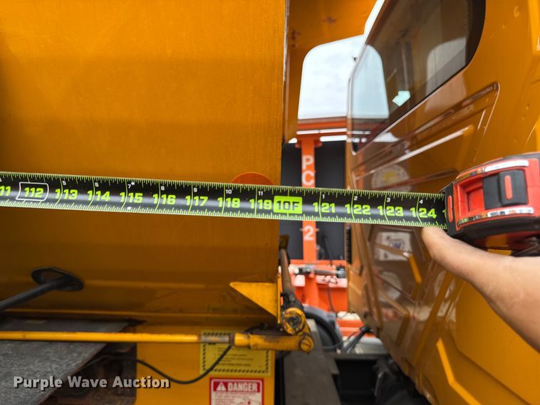 image for item FB5834 2010 International 7400 dump truck