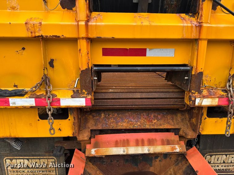 image for item FB5834 2010 International 7400 dump truck