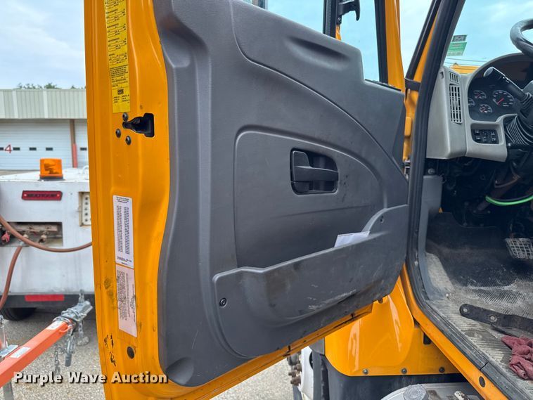 image for item FB5834 2010 International 7400 dump truck