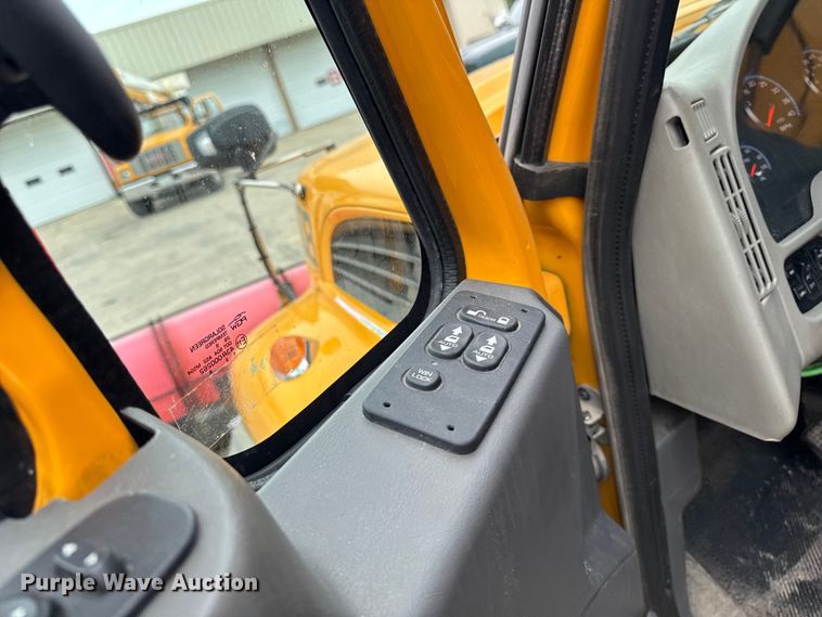 image for item FB5834 2010 International 7400 dump truck