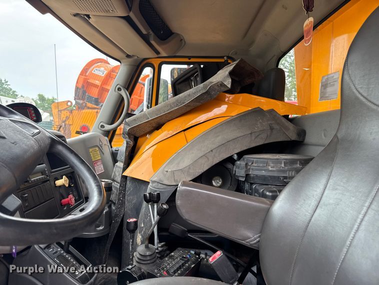 image for item FB5834 2010 International 7400 dump truck