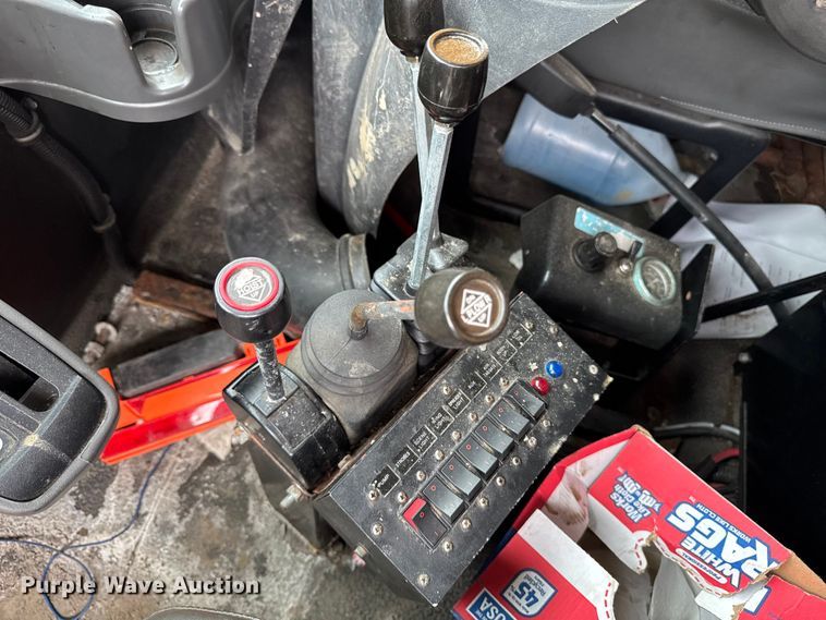 image for item FB5834 2010 International 7400 dump truck