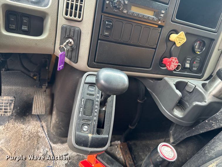 image for item FB5834 2010 International 7400 dump truck