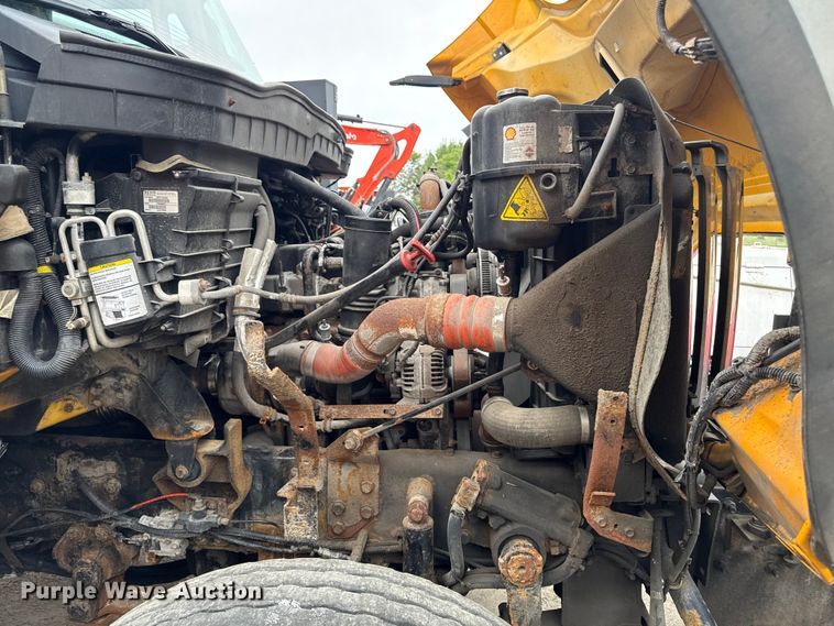 image for item FB5834 2010 International 7400 dump truck