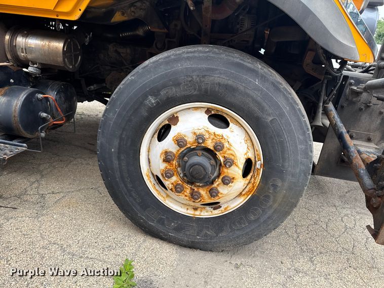 image for item FB5834 2010 International 7400 dump truck