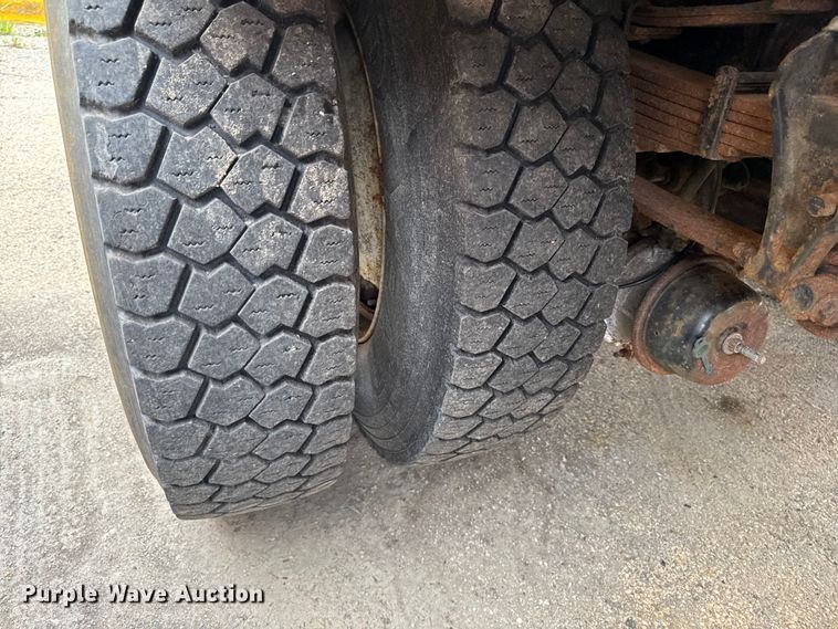 image for item FB5834 2010 International 7400 dump truck