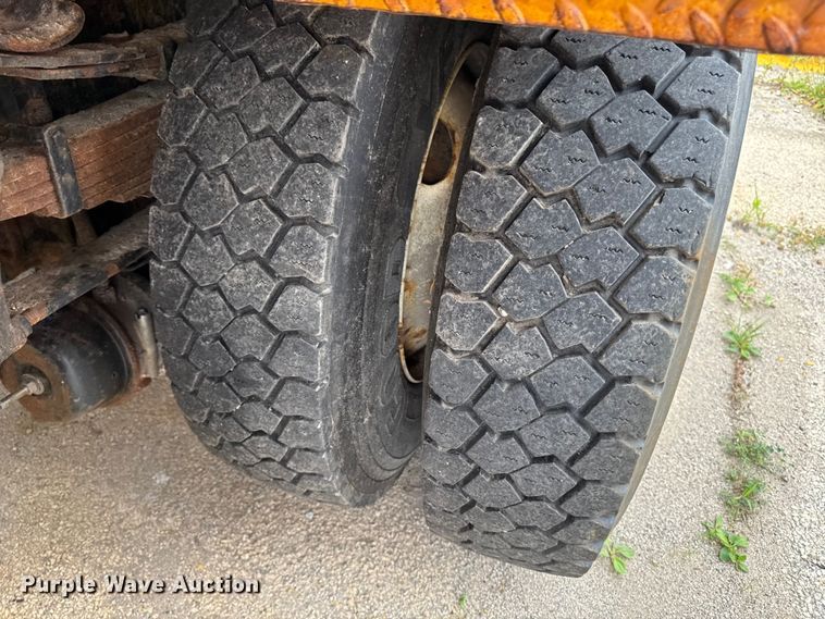 image for item FB5834 2010 International 7400 dump truck