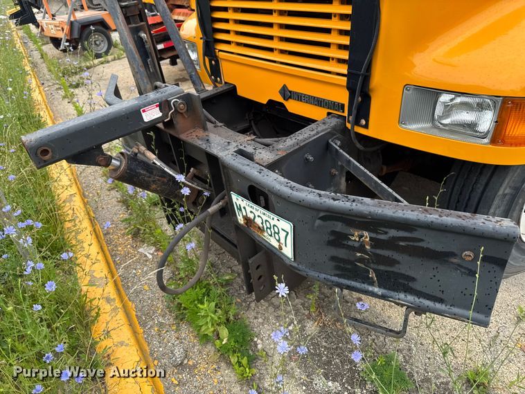 image for item FB5836 2001 International 4900 dump truck