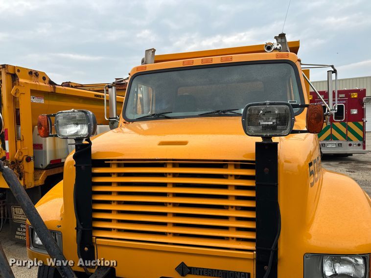 image for item FB5836 2001 International 4900 dump truck