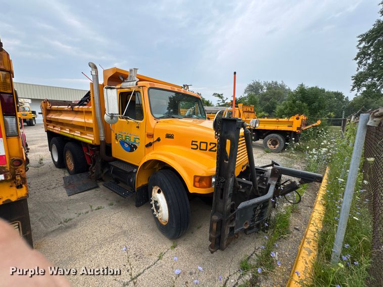 image for item FB5836 2001 International 4900 dump truck
