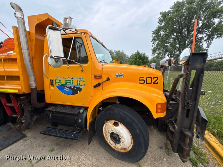 image for item FB5836 2001 International 4900 dump truck