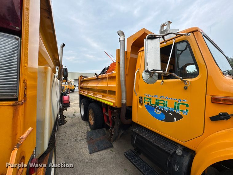 image for item FB5836 2001 International 4900 dump truck