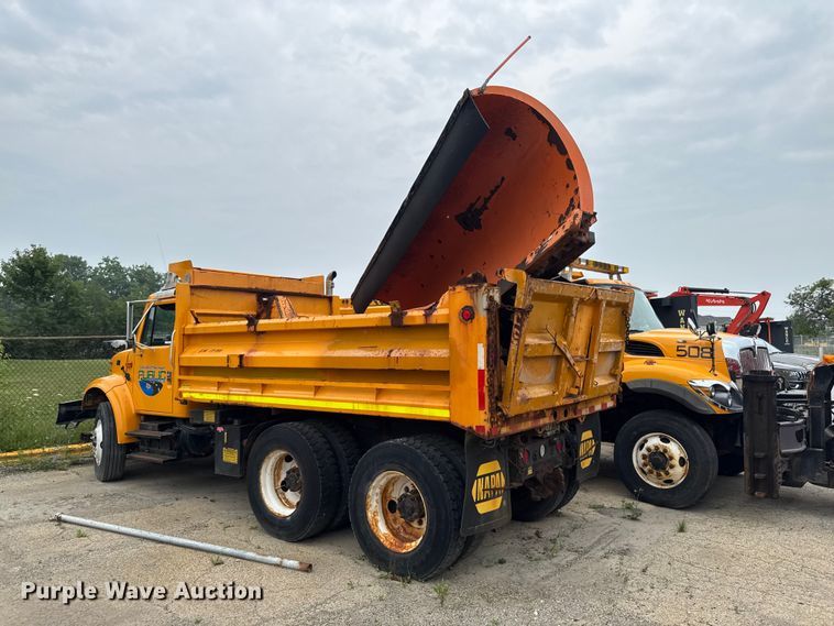 image for item FB5836 2001 International 4900 dump truck