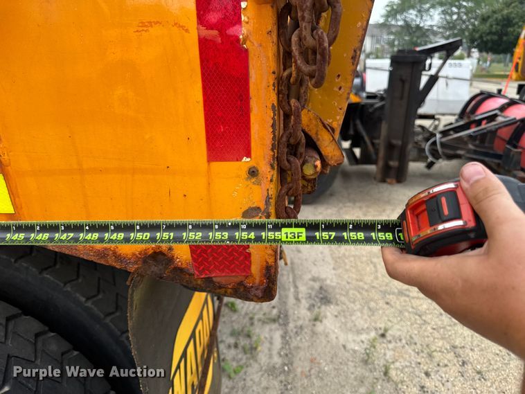 image for item FB5836 2001 International 4900 dump truck