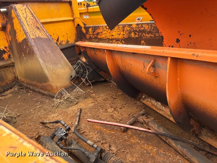 image for item FB5836 2001 International 4900 dump truck