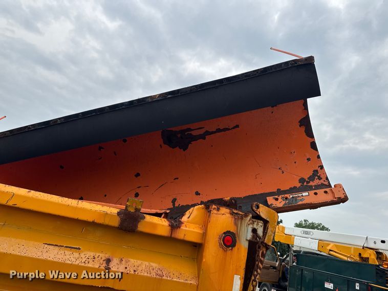 image for item FB5836 2001 International 4900 dump truck