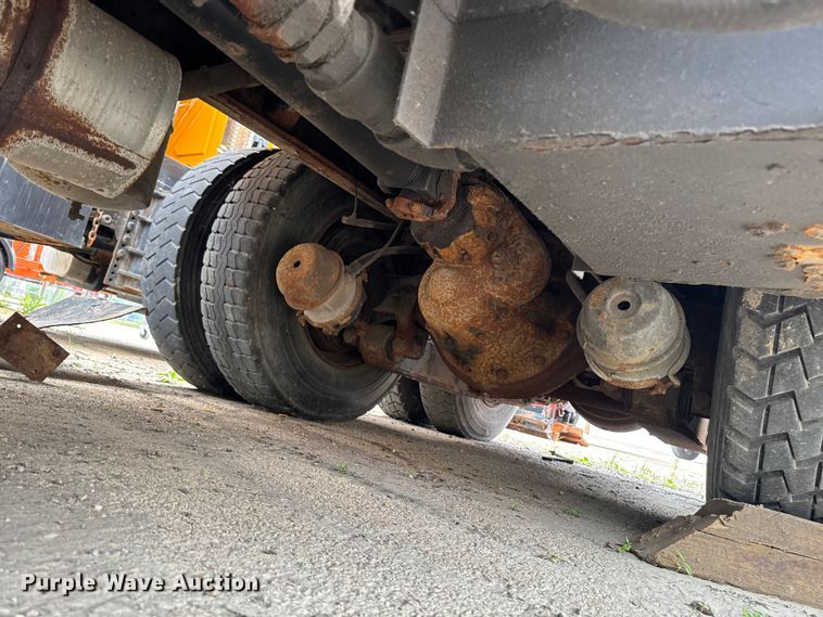 image for item FB5836 2001 International 4900 dump truck