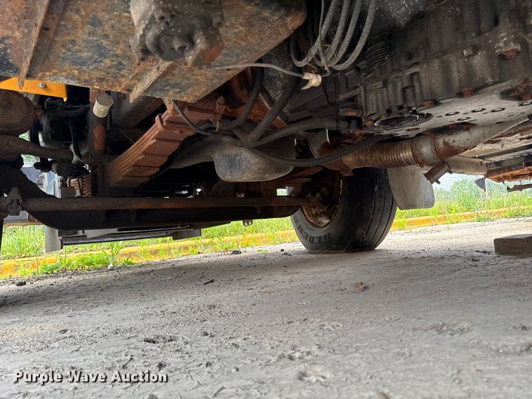 image for item FB5836 2001 International 4900 dump truck