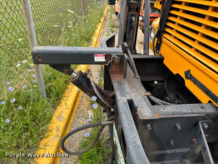 image for item FB5836 2001 International 4900 dump truck