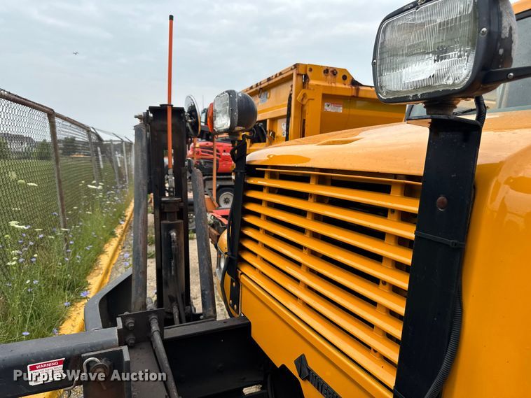 image for item FB5836 2001 International 4900 dump truck