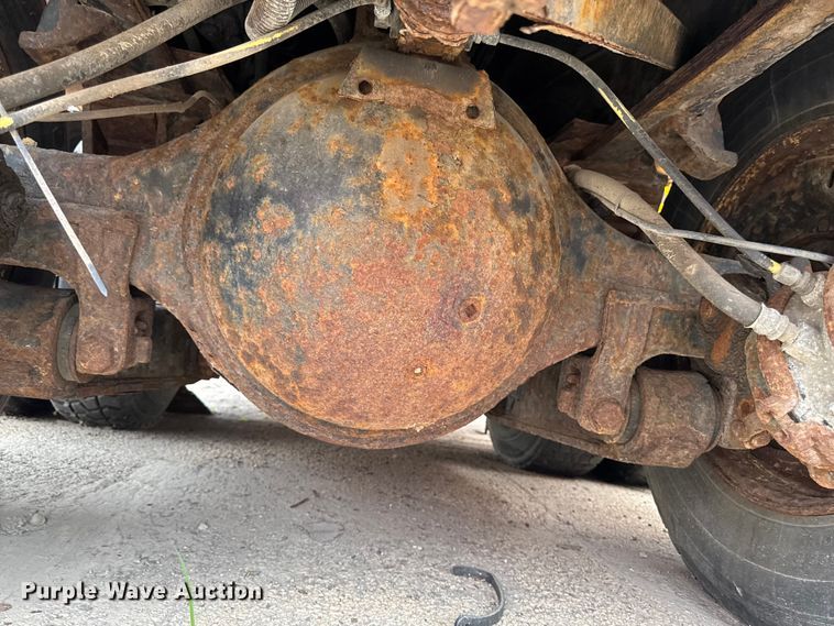 image for item FB5836 2001 International 4900 dump truck