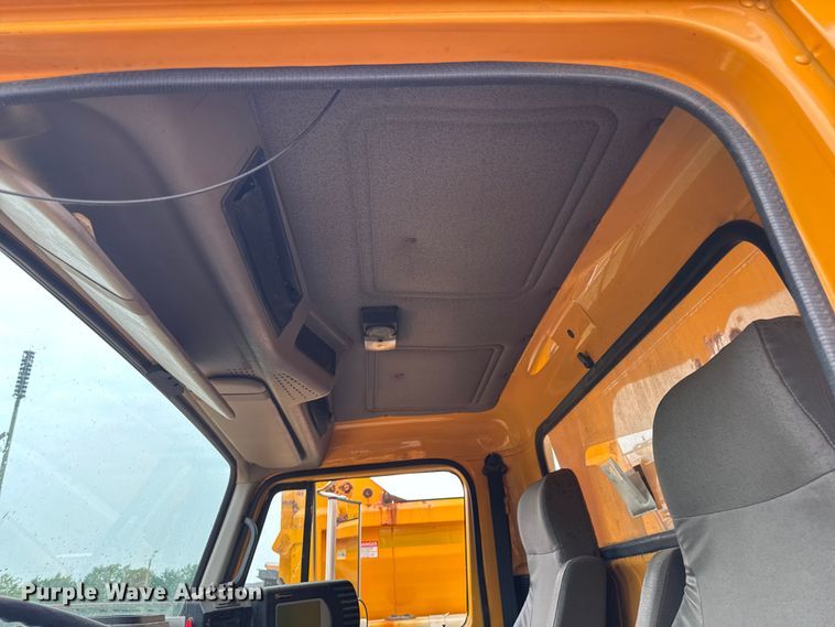image for item FB5836 2001 International 4900 dump truck