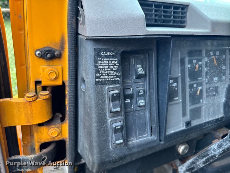 image for item FB5836 2001 International 4900 dump truck