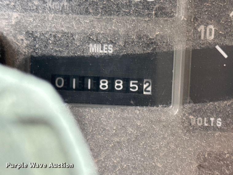 image for item FB5836 2001 International 4900 dump truck