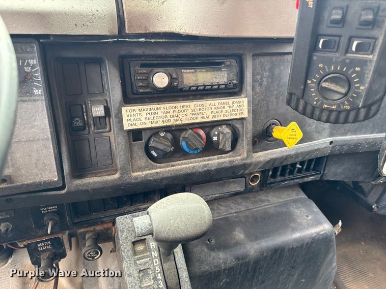 image for item FB5836 2001 International 4900 dump truck