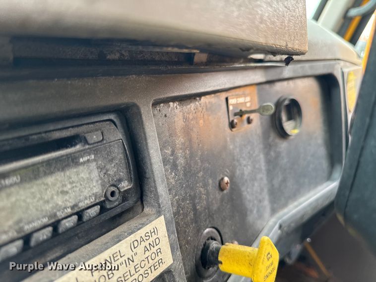 image for item FB5836 2001 International 4900 dump truck