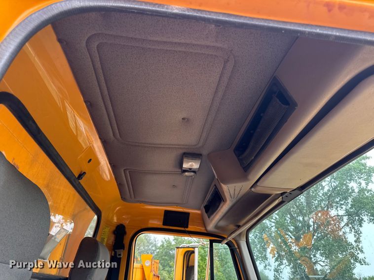 image for item FB5836 2001 International 4900 dump truck