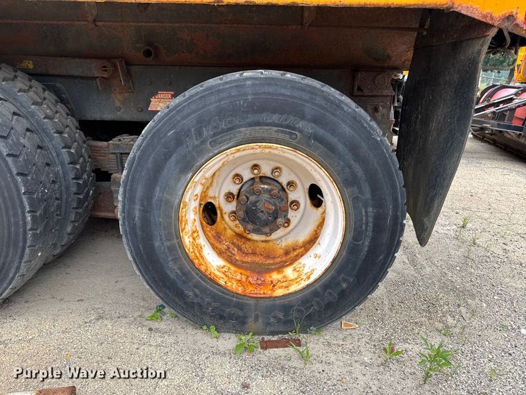 image for item FB5836 2001 International 4900 dump truck