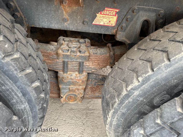 image for item FB5836 2001 International 4900 dump truck