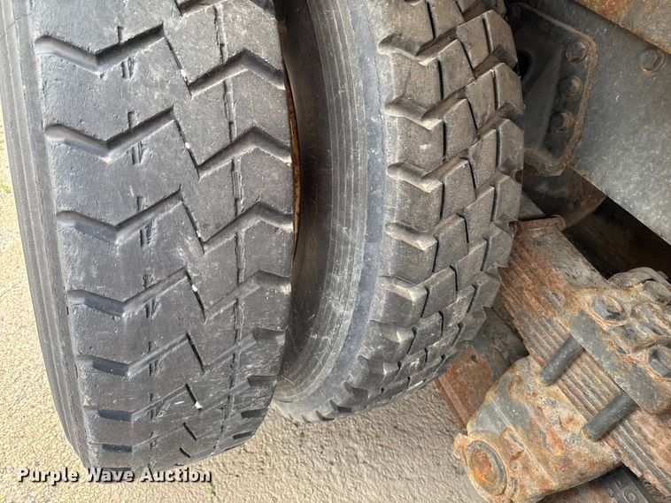 image for item FB5836 2001 International 4900 dump truck