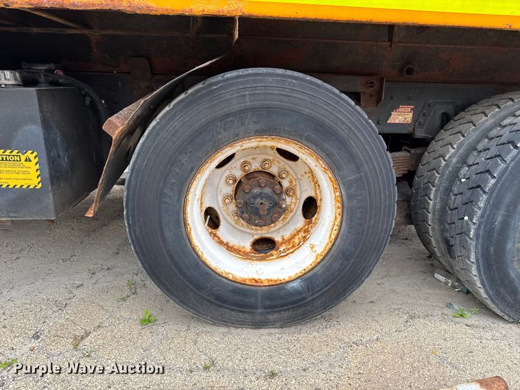 image for item FB5836 2001 International 4900 dump truck