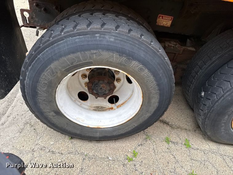 image for item FB5836 2001 International 4900 dump truck