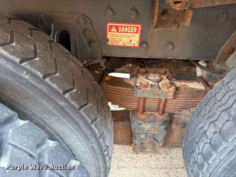 image for item FB5836 2001 International 4900 dump truck