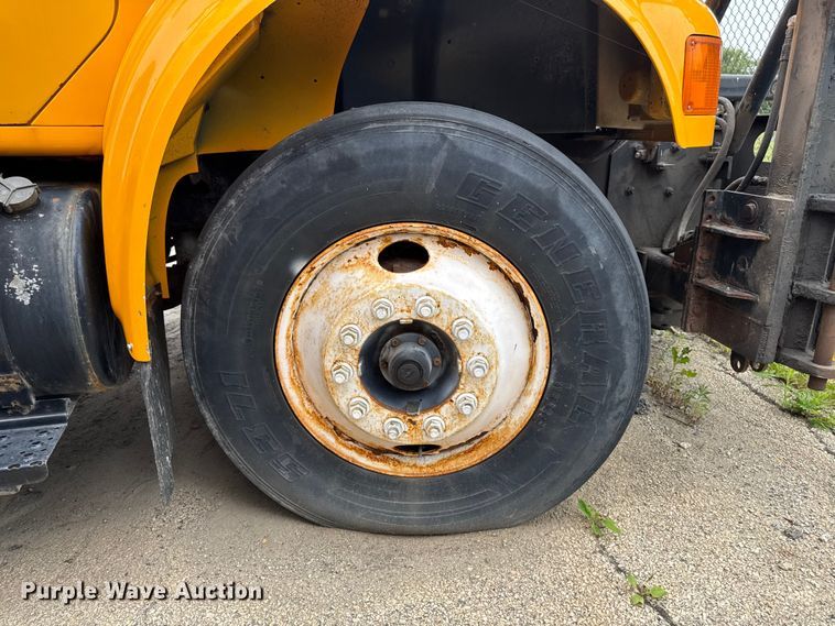 image for item FB5836 2001 International 4900 dump truck