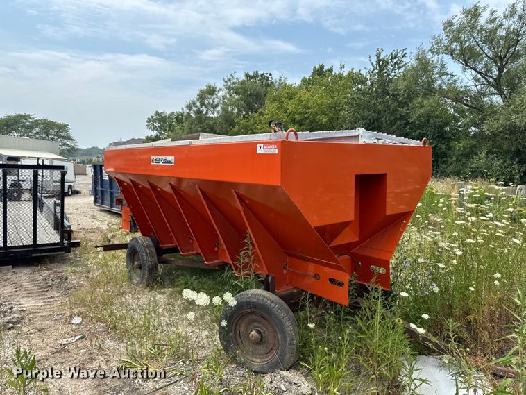 image for item FB5836 2001 International 4900 dump truck