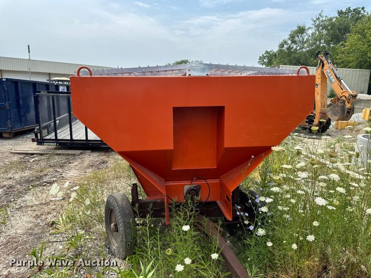 image for item FB5836 2001 International 4900 dump truck