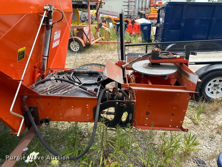 image for item FB5836 2001 International 4900 dump truck