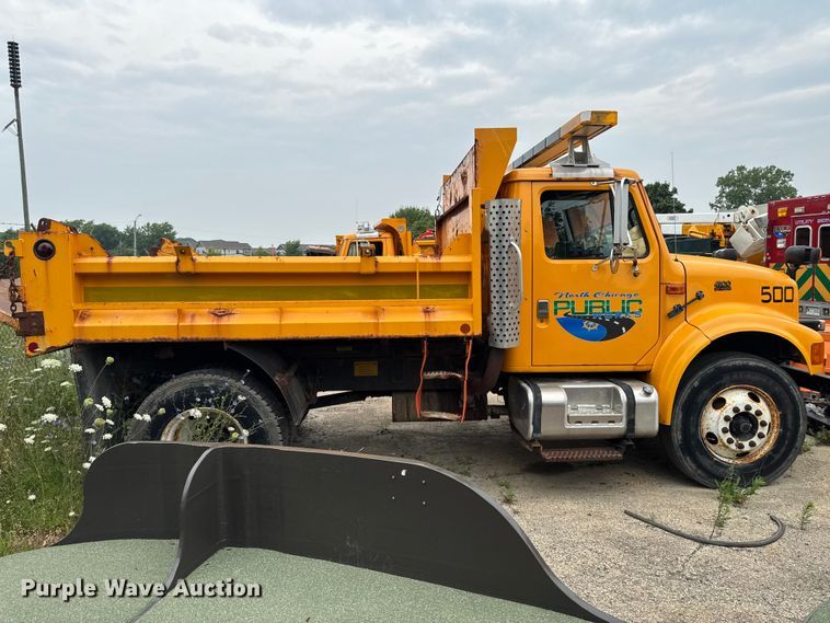 image for item FB5837 2002 International 4900 dump truck