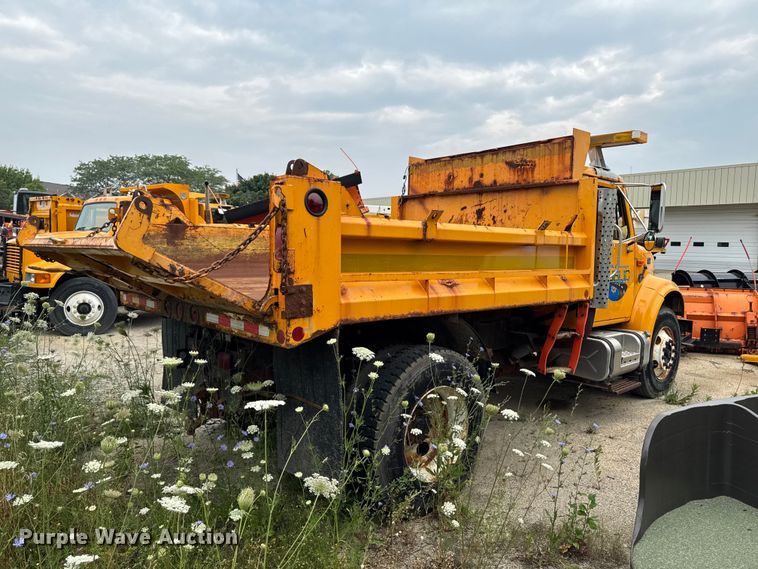 image for item FB5837 2002 International 4900 dump truck