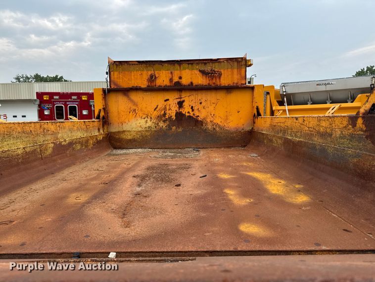 image for item FB5837 2002 International 4900 dump truck