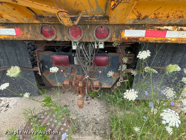 image for item FB5837 2002 International 4900 dump truck