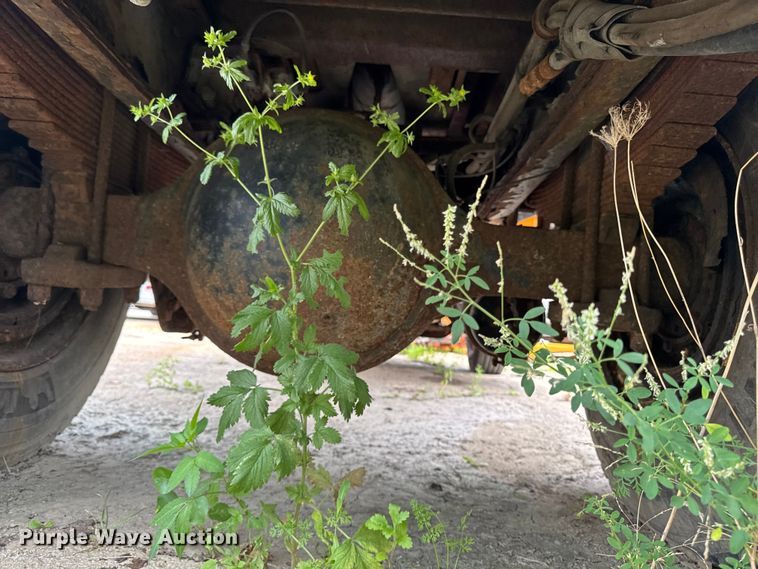 image for item FB5837 2002 International 4900 dump truck