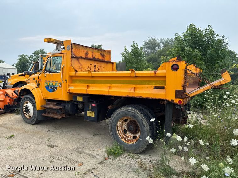 image for item FB5837 2002 International 4900 dump truck