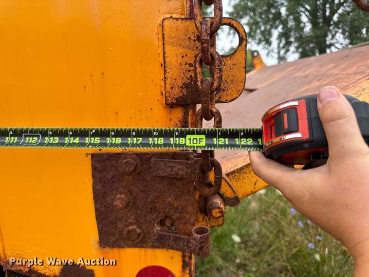 image for item FB5837 2002 International 4900 dump truck